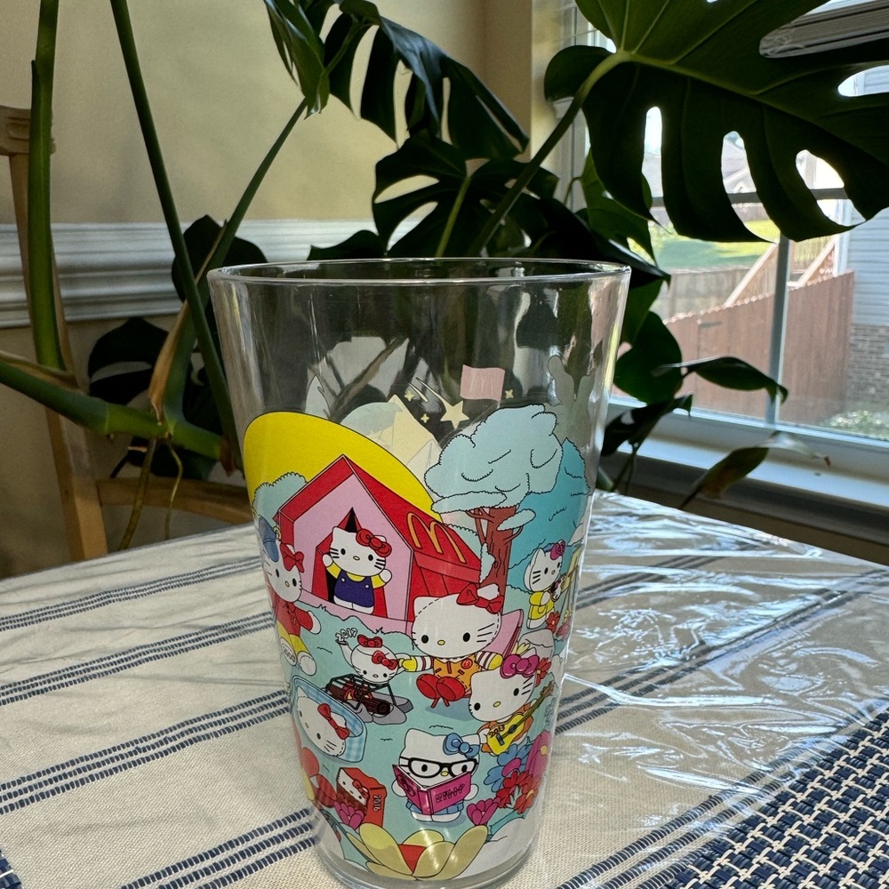Hello kitty collectors cup - Picture 2 of 4